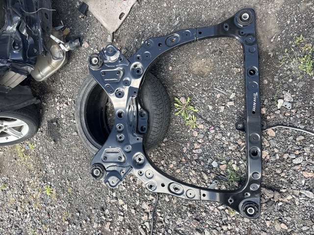 Балка передньої підвіски, підрамник 5110006240 TOYOTA