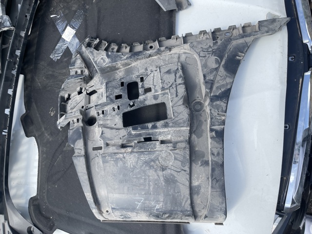 Кронштейн бампера заднього, правий 51127357148 BMW