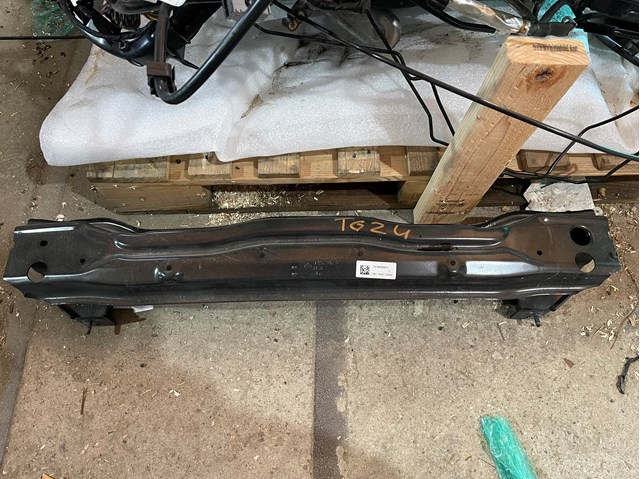 Балка бампера заднього 51127400008 BMW