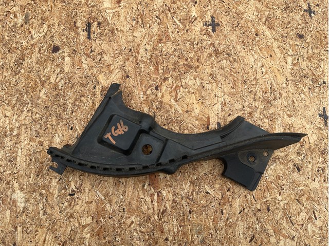 Накладка ринви задня права 51767329402 BMW