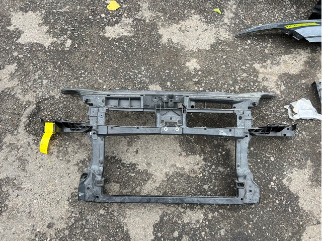 Кронштейн для радіатора 5M0805588D VAG