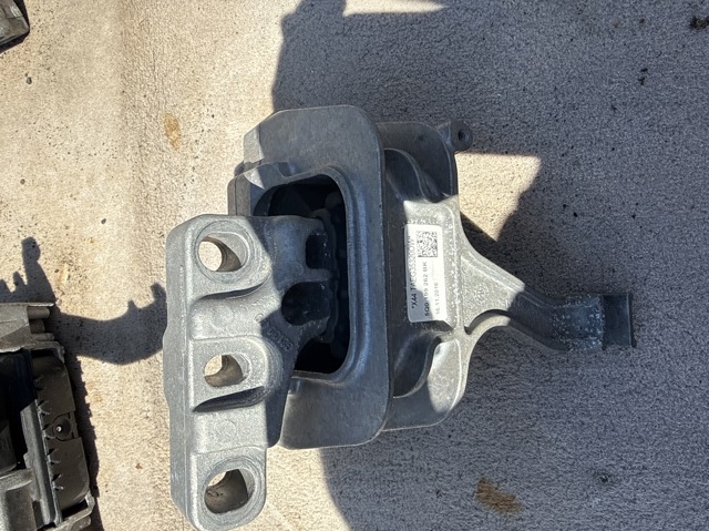 Права опора двигуна 5Q0199262BK VAG