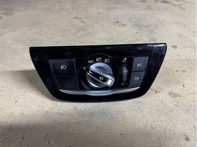 Перемикач світла фар, на "торпедо" 61316841881 BMW