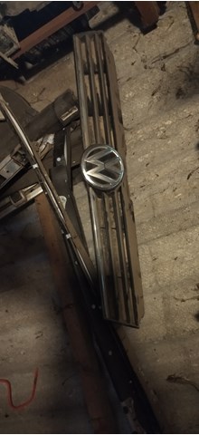 Решітка радіатора 6C0853651 VAG