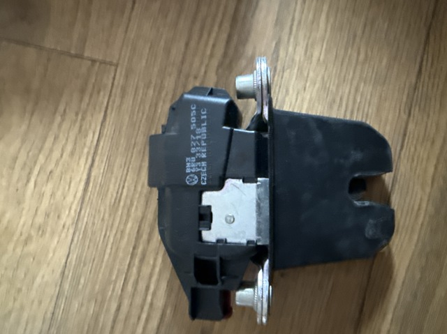 Замок дверей багажника 6RU827505C VAG