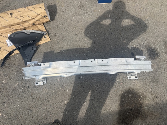 Балка бампера переднього 760807109B VAG