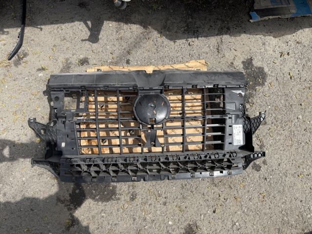 Кронштейн решітки радіатора 7LA807699D VAG