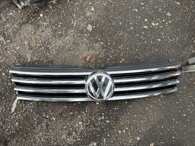 Решітка радіатора 7P6853651L VAG