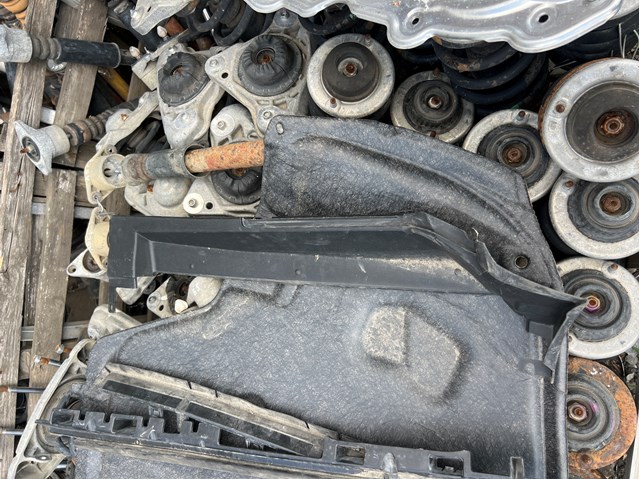 Ущільнювач арки крила 80A821169A VAG