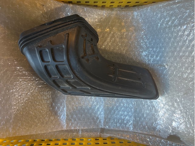 Патрубок повітряний, вхід повітряного фільтра 8R0129739A VAG