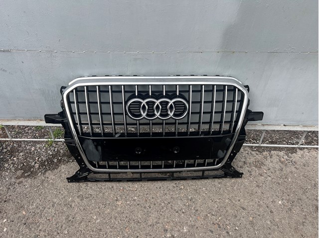 Облицювання радіатора 8R0853651AB VAG
