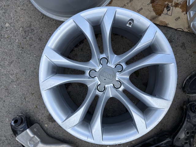 Диски литі (легкосплавні, титанові) 8T0601025B VAG