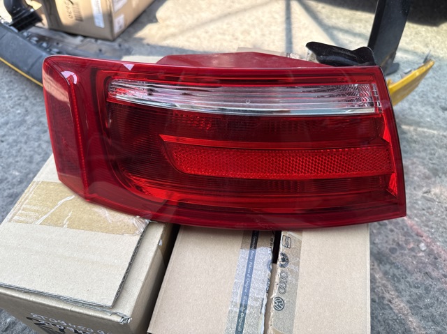 Ліхтар задній 8T0945095 VAG