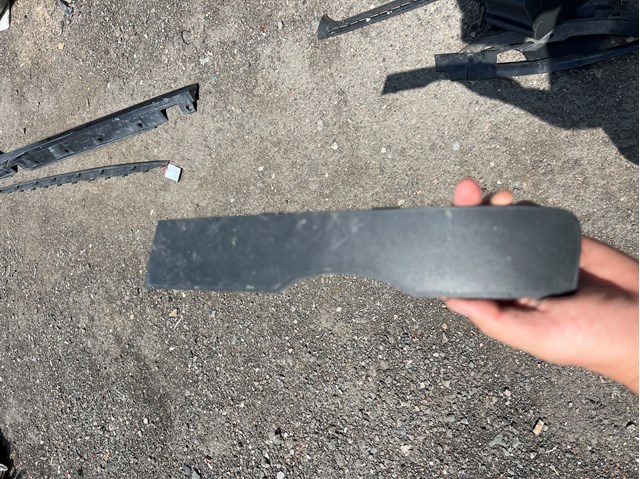 Молдинг бампера переднього, лівий 8U0807379B VAG