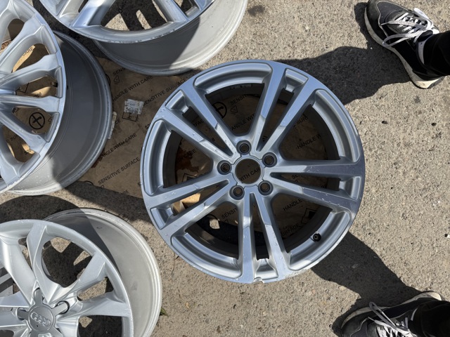Диски литі (легкосплавні, титанові) 8V0601025BC VAG