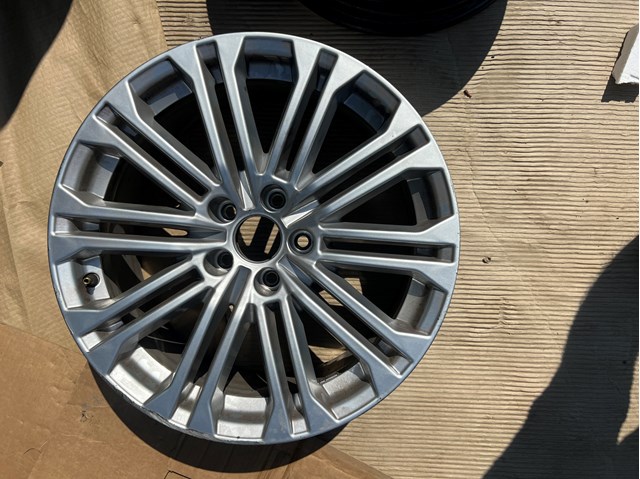 Диски литі (легкосплавні, титанові) 8W0601025EE VAG