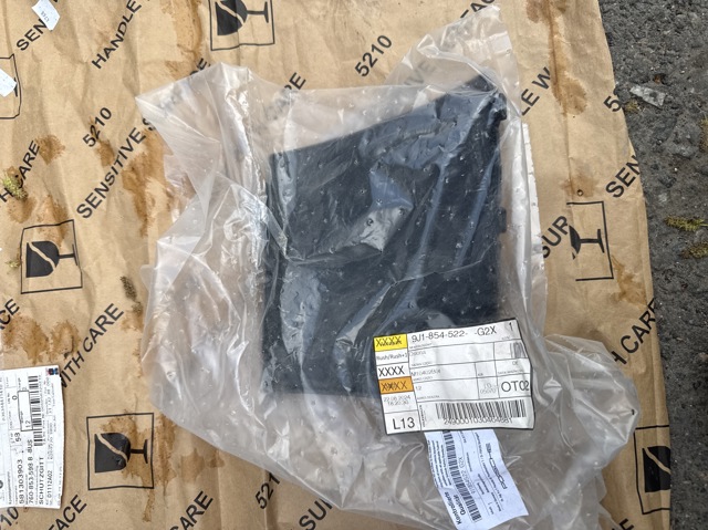 Накладка переднього правого крила 9J1854522G2X PORSCHE