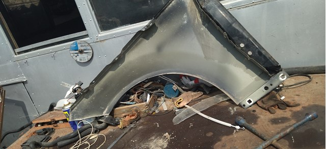 Переднє праве крило A2048801418 MERCEDES