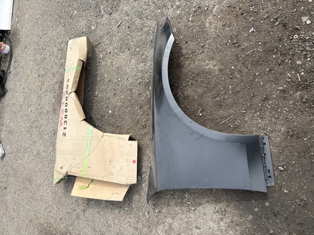Переднє праве крило A2138800018 MERCEDES