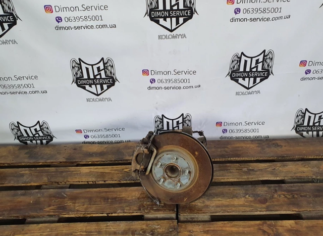 Цапфа - поворотний кулак задній, правий 68200070AB CHRYSLER