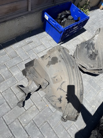 Підкрилок переднього крила, лівий передній LR073060 LAND ROVER