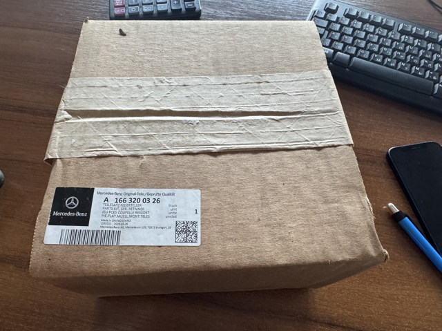 Подушка амортизатора переднього A1663200326 MERCEDES