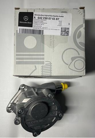 Насос вакуумний A642230076580 MERCEDES