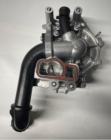 Помпа водяна, корпус A651200780180 MERCEDES