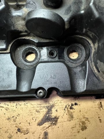 Кришка клапанів 03L103469T VAG