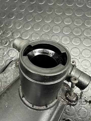 Кришка двигуна 06A103469AE VAG