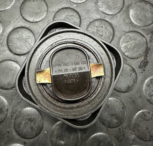 Кришка маслозаливной горловини 11127509328 BMW