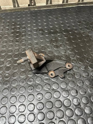 Кронштейн подушки (опори) двигуна, правої 2167026002 HYUNDAI