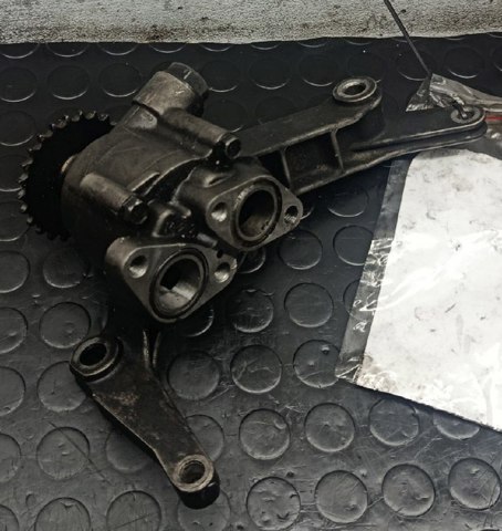 Помпа масляна 261004A000 HYUNDAI