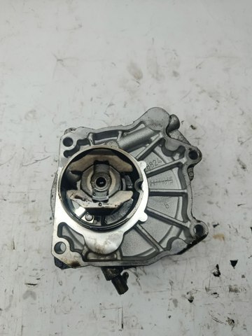 Насос вакуумний 55205446 OPEL