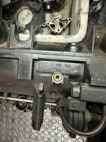 Колектор впускний 7790700 BMW