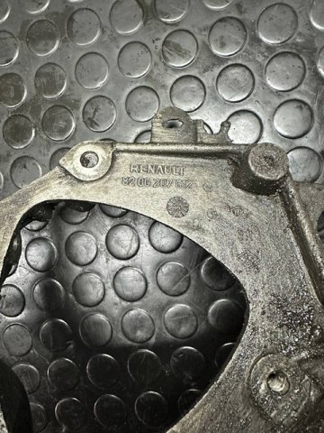 Кронштейн кріплення генератора 8200207612 RENAULT