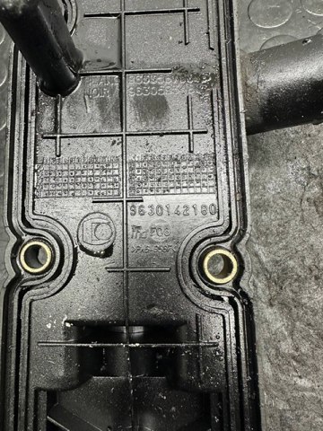 Кришка клапанна 9630142180 PEUGEOT