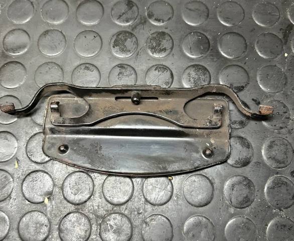 Комплект пружинок кріплення дискових колодок, передніх A0009937207 MERCEDES
