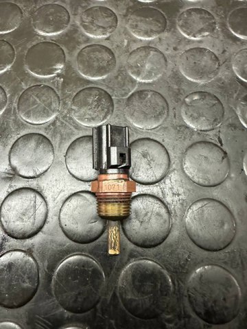 Датчик покажчика температури охолоджуючої рідини MD177572 MITSUBISHI