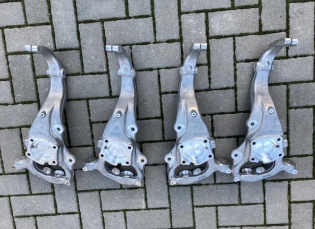 Цапфа передні праві A2223322001 MERCEDES