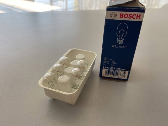 Лампи 1987302205 BOSCH