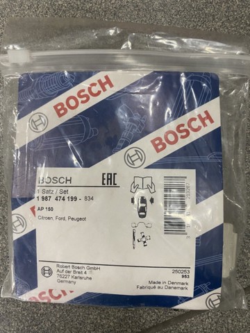Ремкомплект гальмівних колодок 1987474199 BOSCH