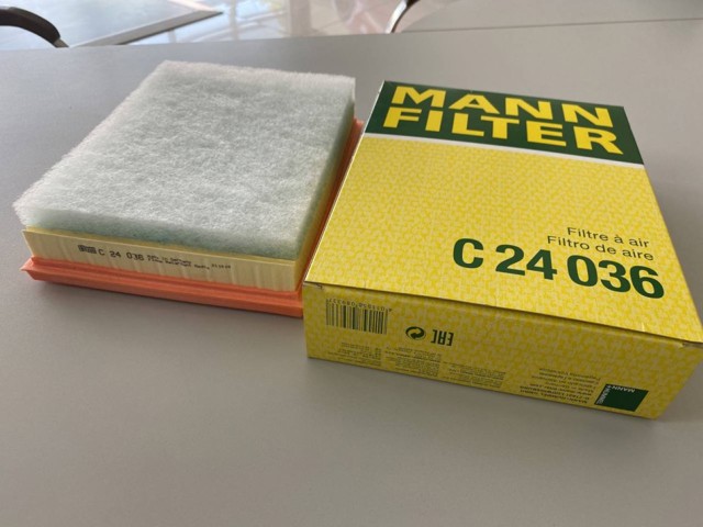 Повітряний фільтр двигуна C24036 MANN