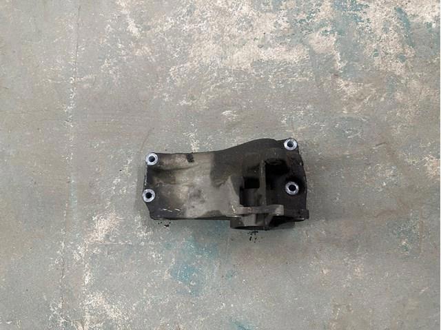 Кріплення генератора Фольксваген Гольф III