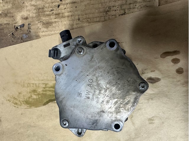 Насос вакуумний 06J145100F VAG