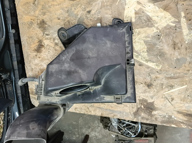 Корпус повітряного фільтра 13717797467 BMW