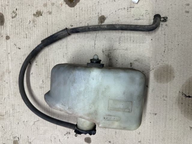 Бачок для води 1647074310 TOYOTA