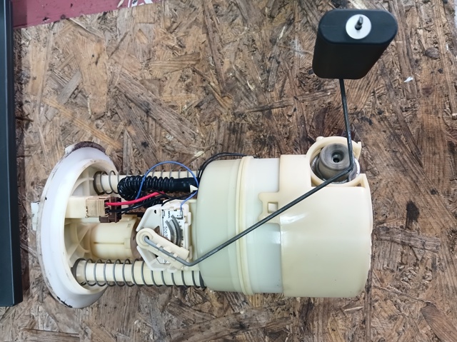Насос паливний занурювальний 17040CB000 NISSAN