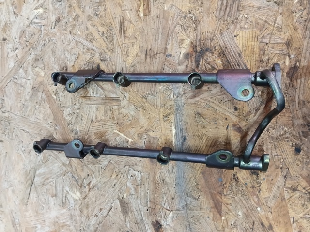 Паливна рампа 17521AC700 NISSAN