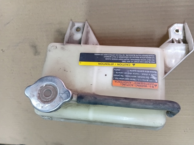 Водяний бачок системи охолодження 217103NF0A NISSAN